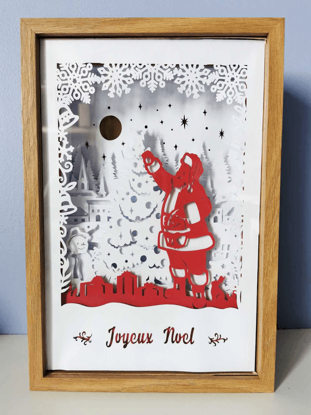 Lightbox "père noël décorant le sapin"