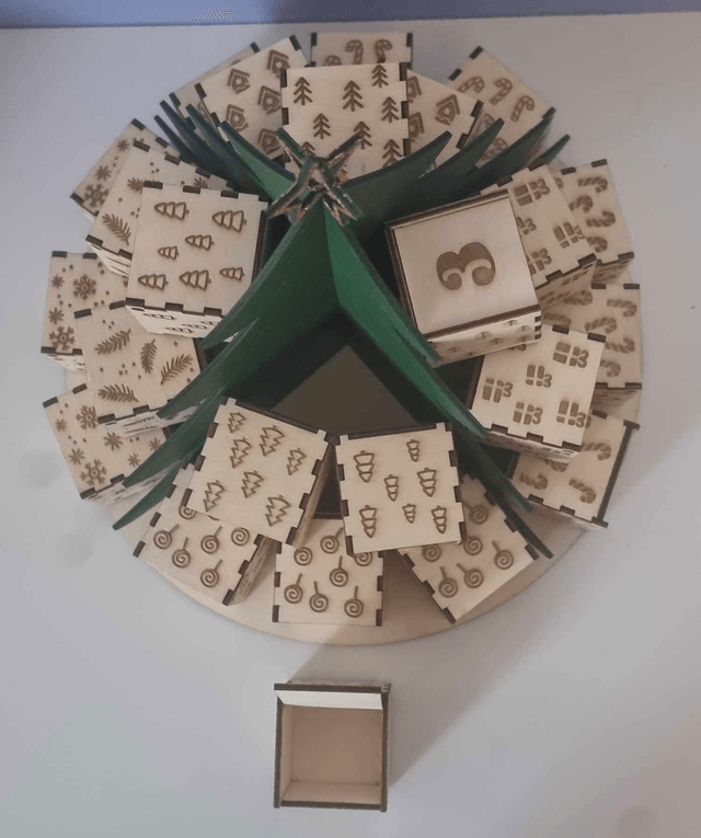 Calendrier de l'avent à remplir "sapin avec ses cadeaux"