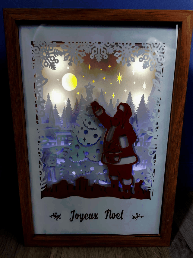 Lightbox "père noël décorant le sapin"