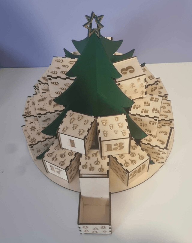 Calendrier de l'avent à remplir "sapin avec ses cadeaux"