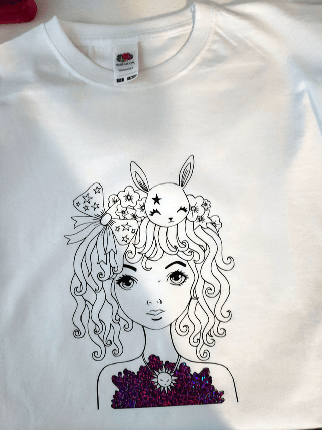 Tee-shirt 7-8 ans "Fille avec lapin sur la tête" 